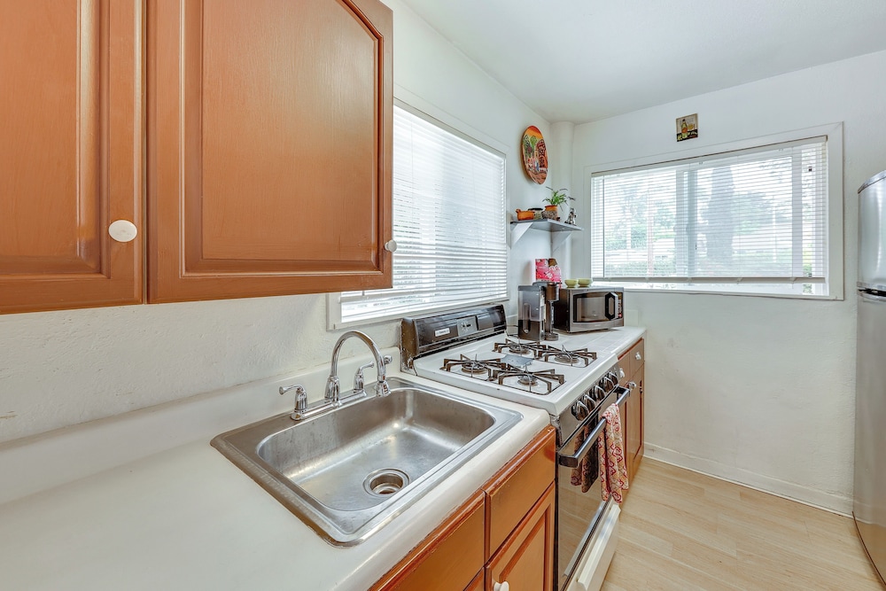 Fullerton Home Base: Easy Access to Dtwn + Csuf!