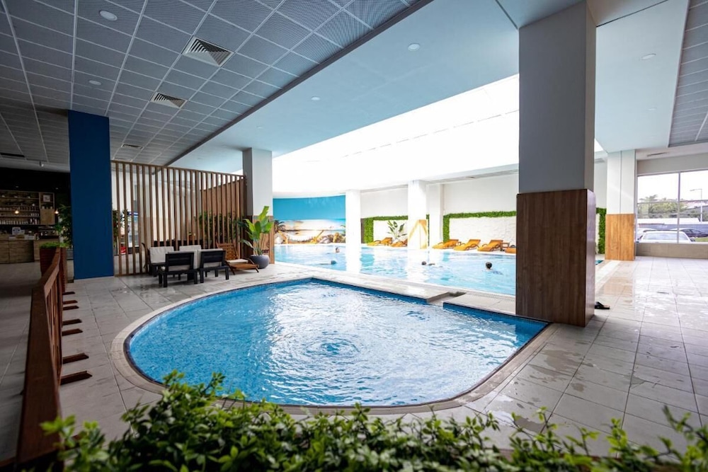 18th Floor Condo With Pool & Fitness Center