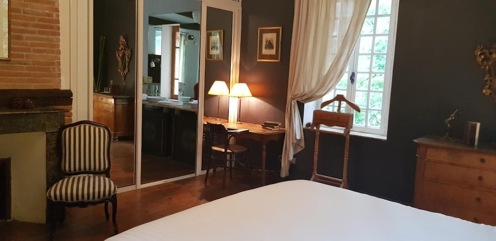 Le Manoir du Thouron view 4