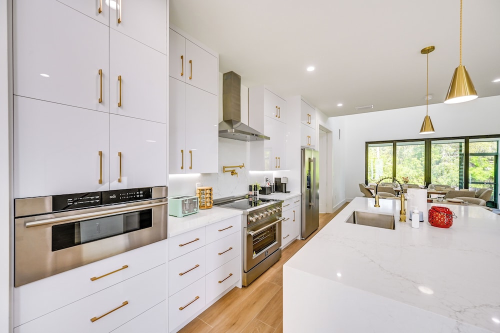 3 Mi to Naples Beach: Luxurious Home w/ Pool!