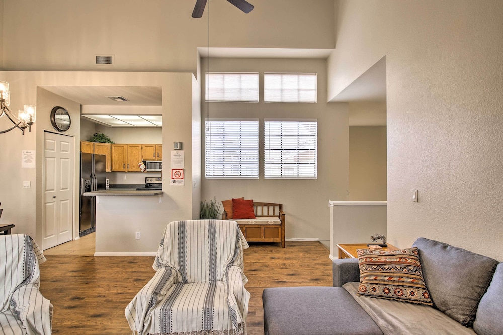 Breezy Mesa Condo w/ Community Pool & Hot Tub!
