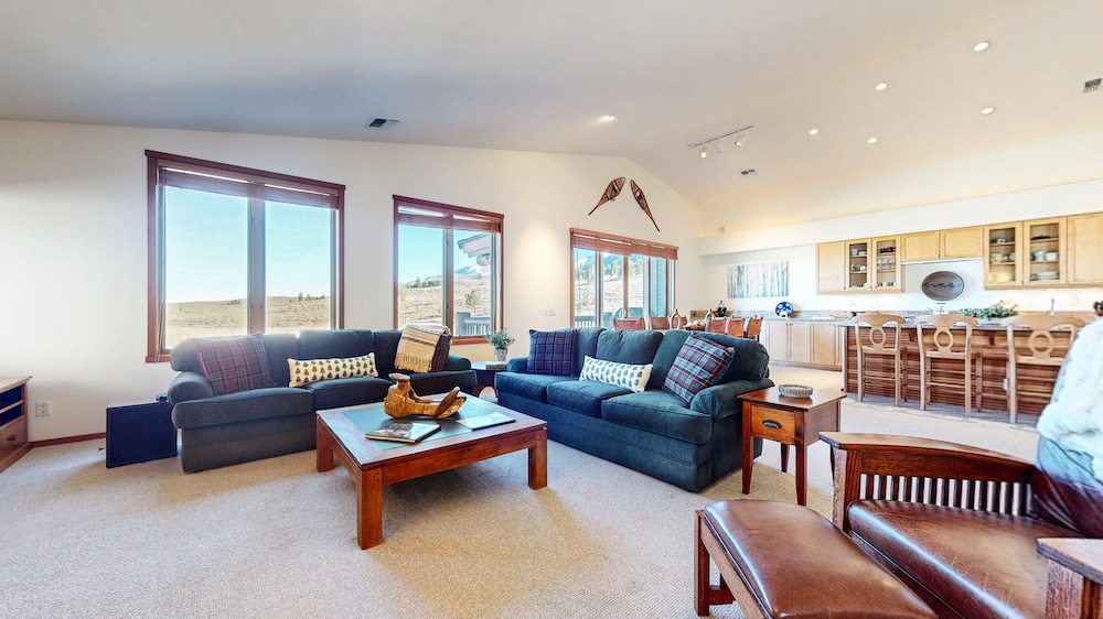 Snowcreek V #819 4 Bedroom Condo