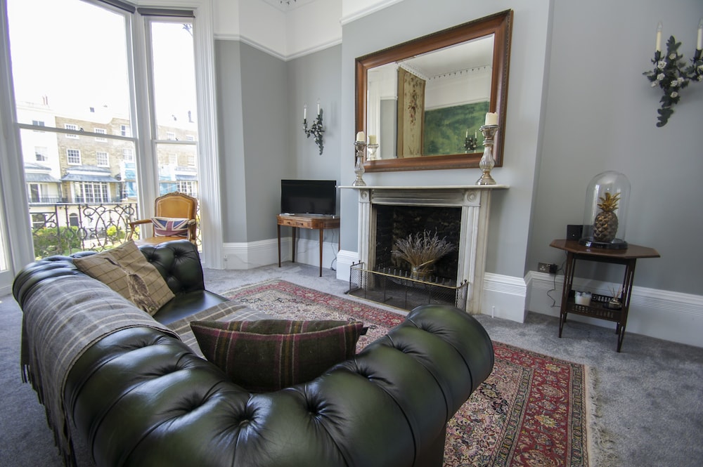 Regency Apartment Sea View by Brighton Holiday Lets