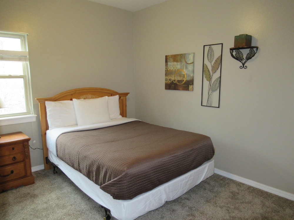 Candlewyck Cove Resort