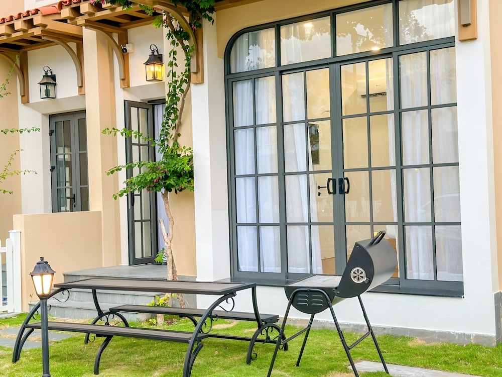 Deluxe 4 Br Warm Villa - Novaworld PT
