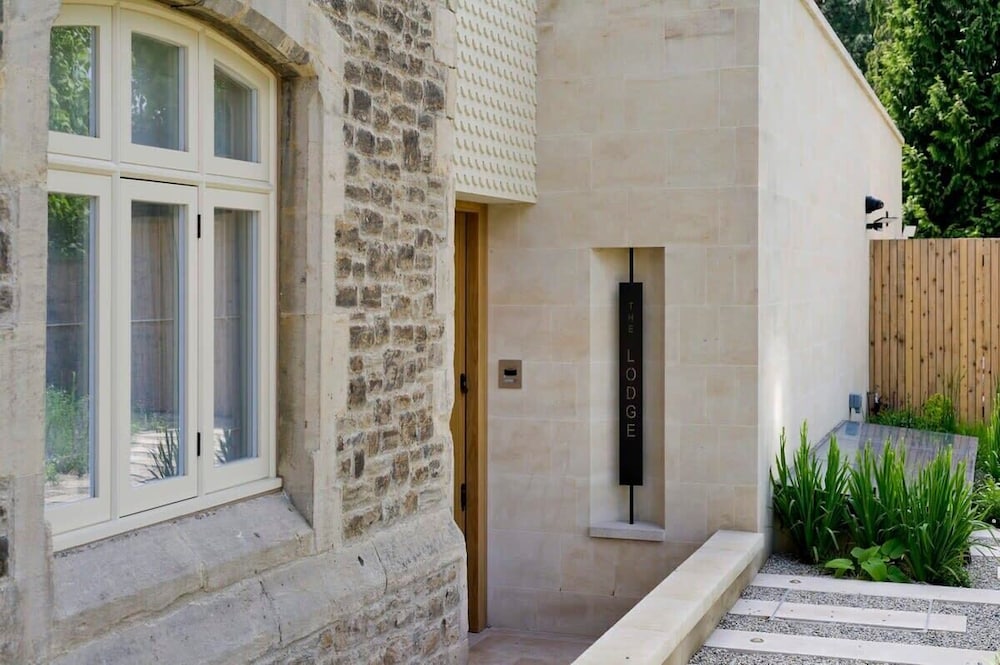 5 Bed House w/ Indoor Pool, Sauna & Private Garden - Fulham