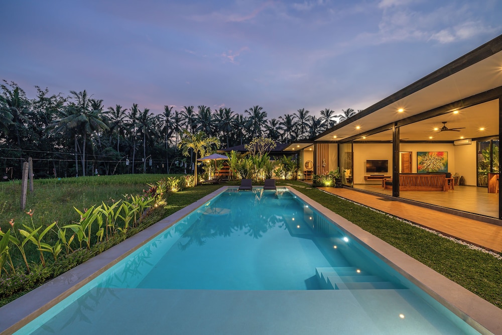 Xanadu - 5BR Ubud Designer Villa, Pool with Rice Fields Views