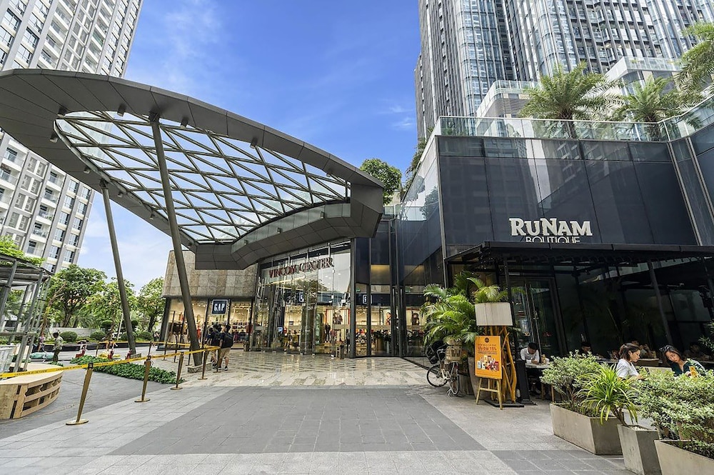 Apartment Landmark 81 by Urban Home