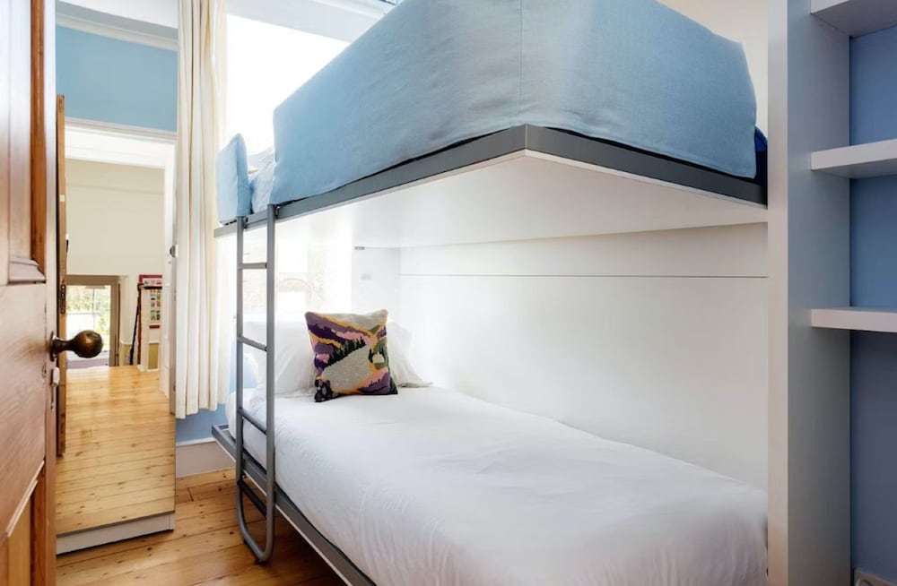Charming 4 Bed House in London