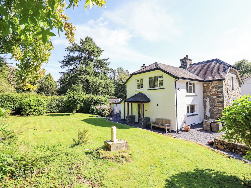 Coed Derw Isaf