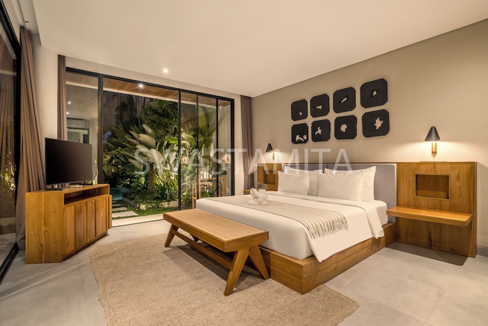 Luxury 5BR Villa, 200m to Brawah's Beach Bliss