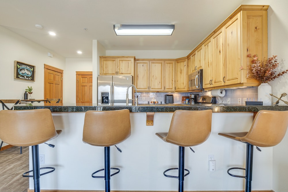 Winter Park Condo w/ Balcony & Mtn Views!