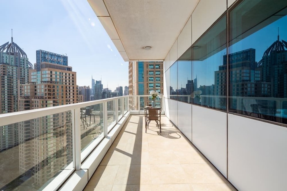 Luxury Living in This Stylish 2BR in Dubai Marina
