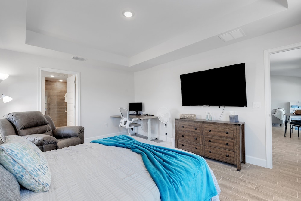 New Poolside Home in South Gulf Cove! Beaches Boca Grande, Manasota, Siesta Key & Venice