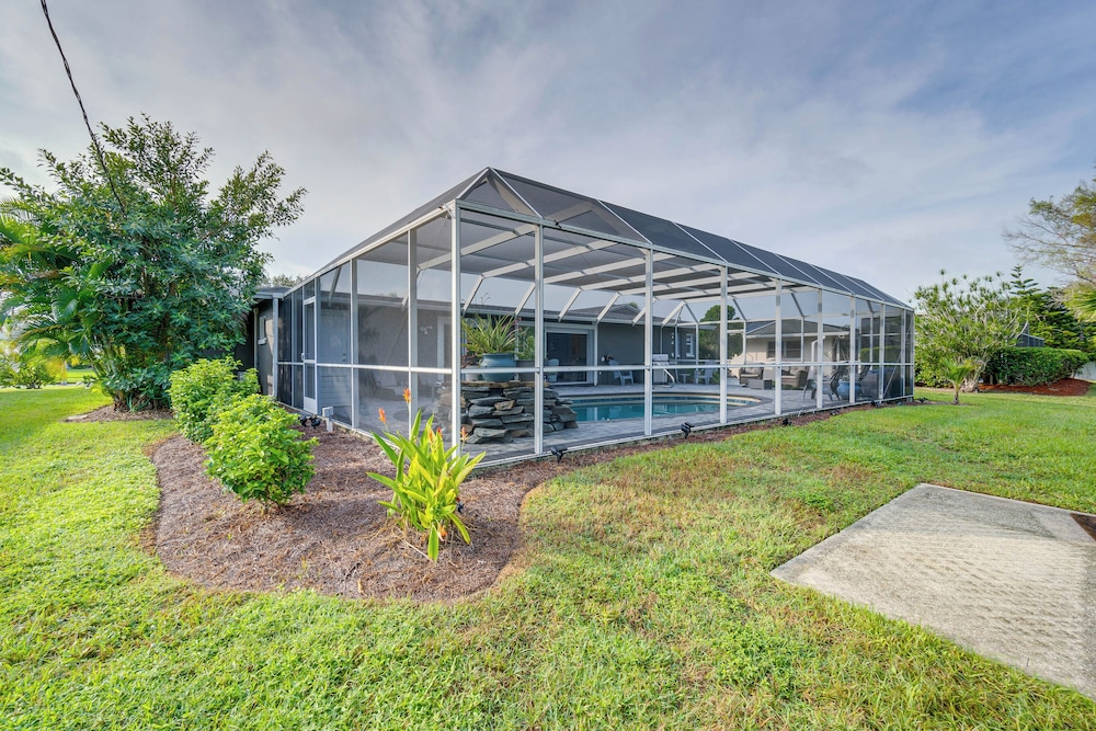 Sarasota Home w/ Pool: 4 Mi to Siesta Key Beach!
