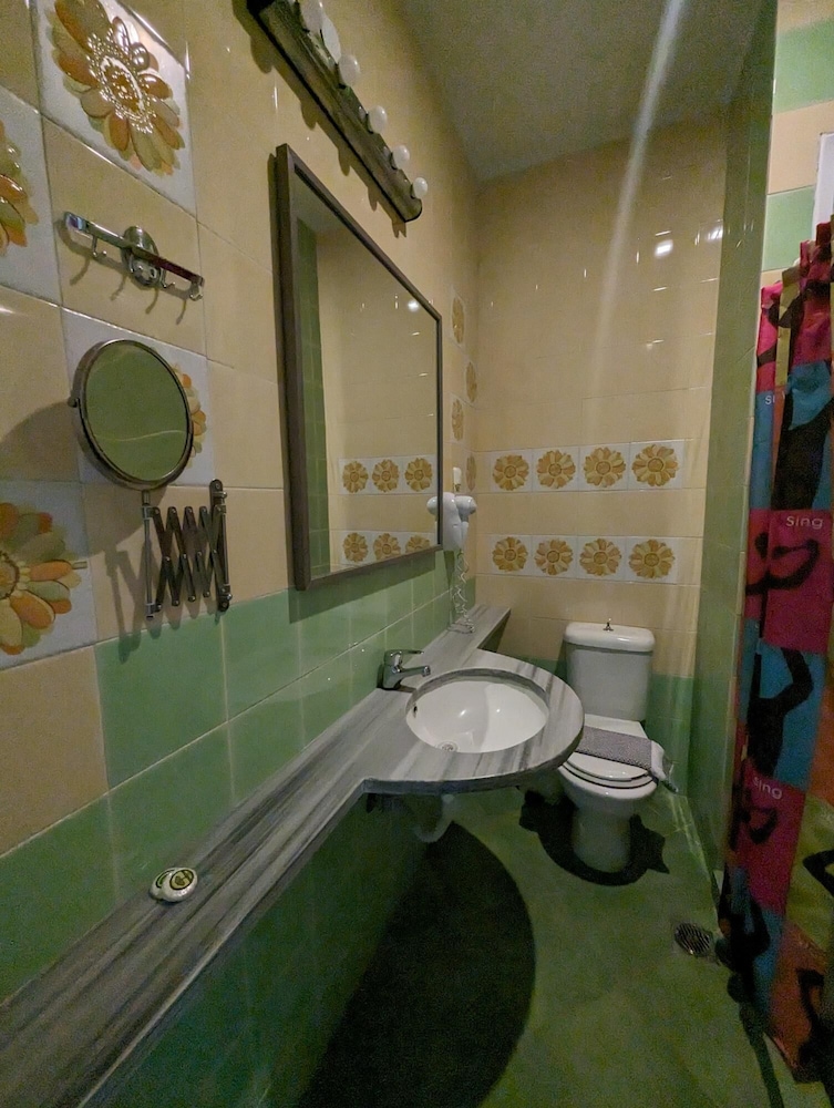 Okeania Seafront Rooms in Kamena Vourla
