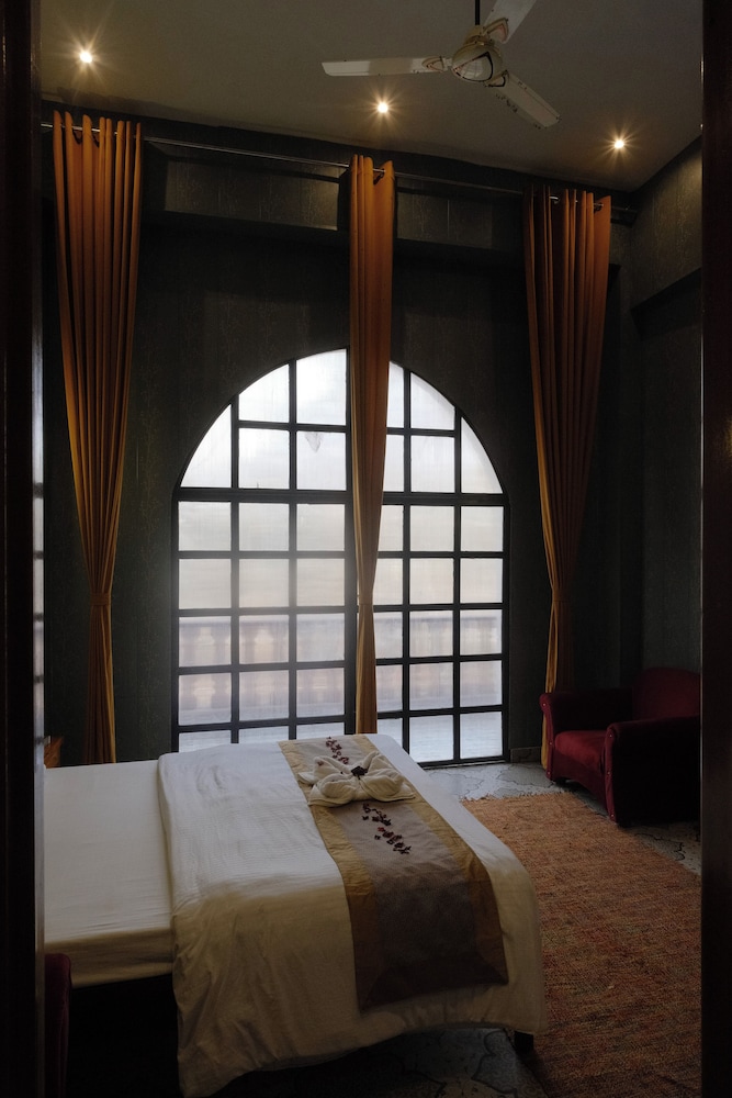 Qila Hotel