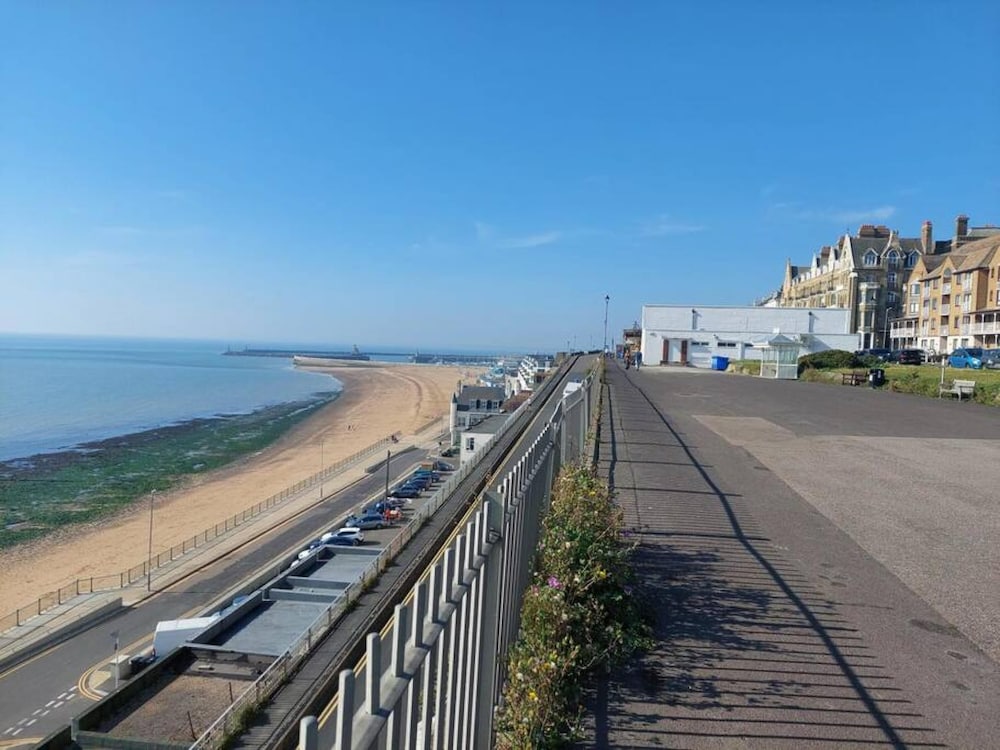 Ramsgate Vacations - Host Stay Victoria Gardens - Property Image 4