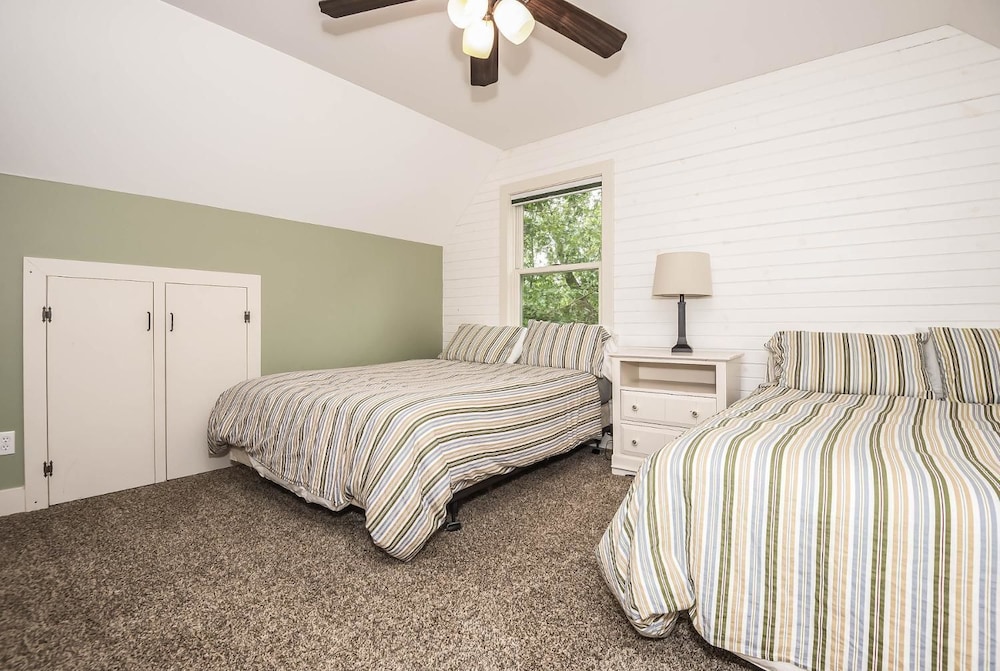 Goshorn Lake Cottages
