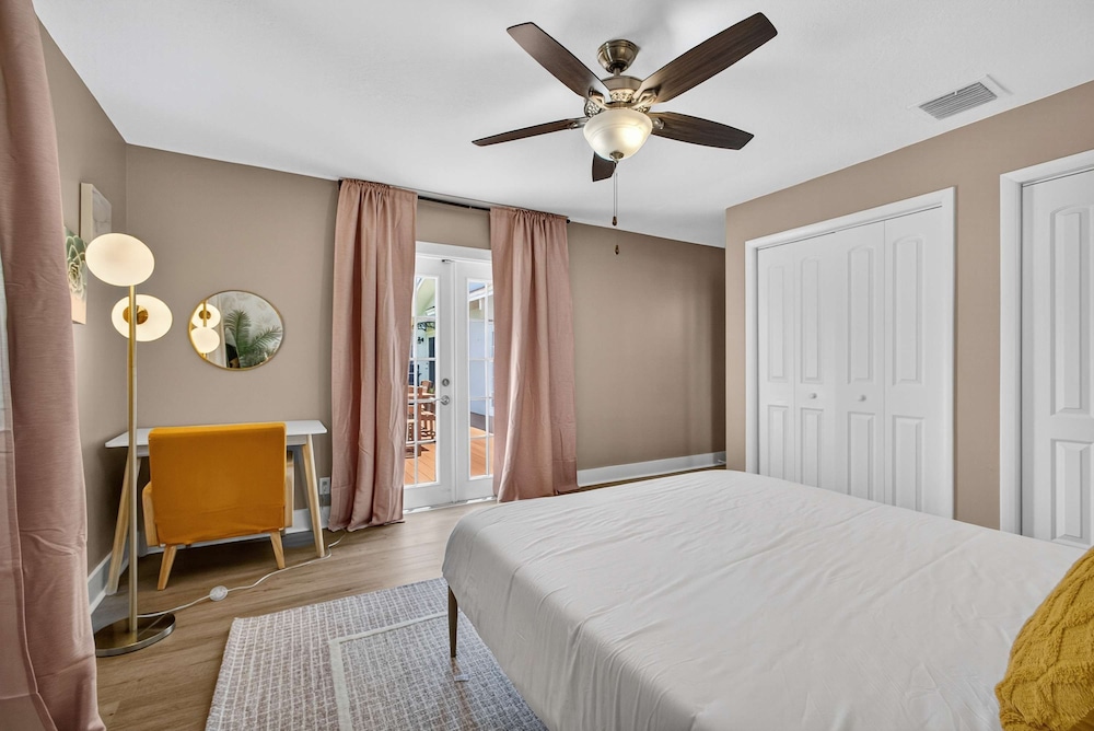 Luxury Meets Paradise Family-friendly 4BR w Pool