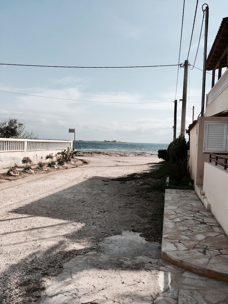 Savvas Surf House