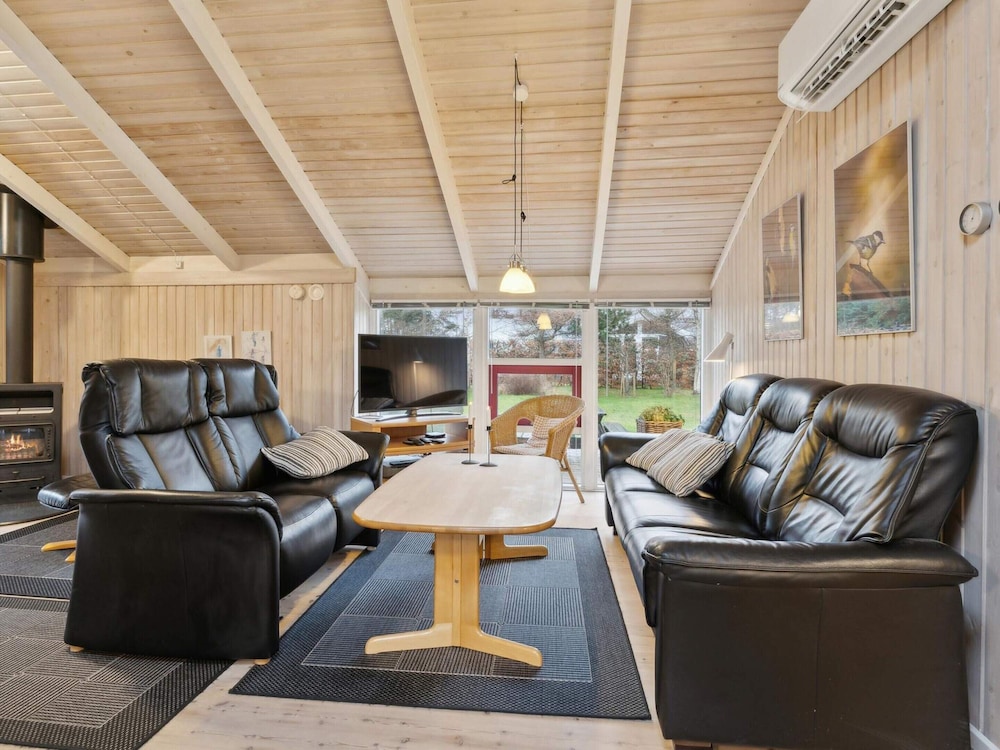 5 Star Holiday Home in Hals