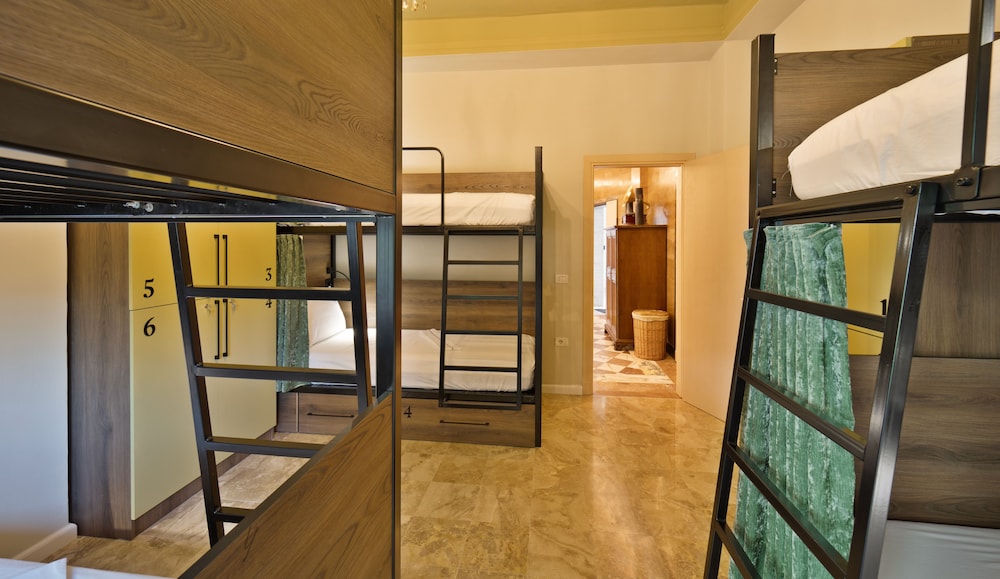 2115 Boutique Hostel
