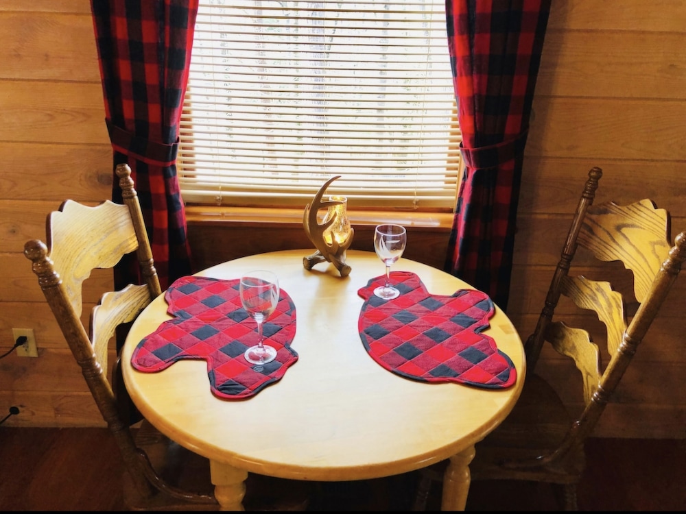 Falcon Crest 1 Bedroom Cabin