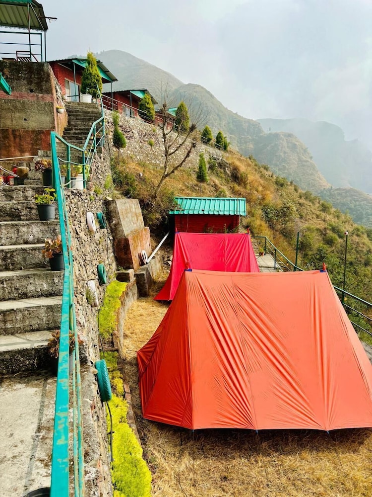 Deodar Inn resort