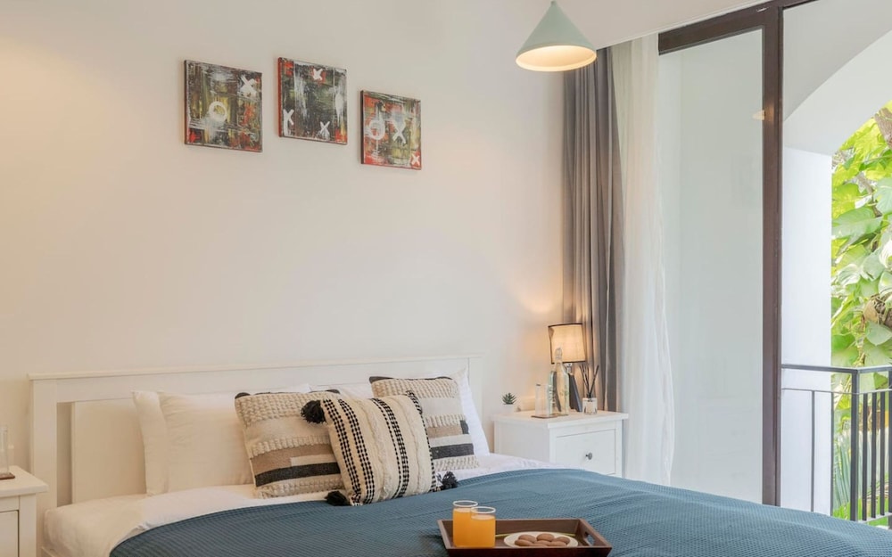 1BR Apt in Candolim With Pool 5 Mins From Beach