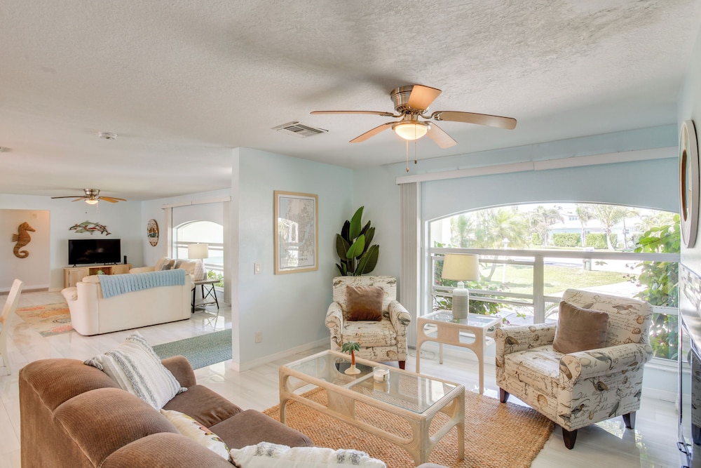 2 Mi to Beach: Canal-front Home in Cape Coral!