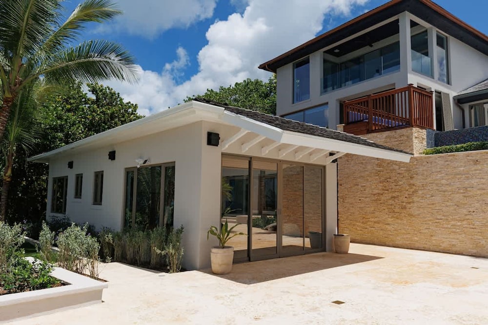 Newly Renovated Notos Cove Villa Property