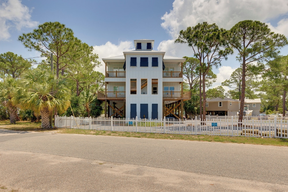 Fish, Kayak & More: Bayfront Gem in Dauphin Island