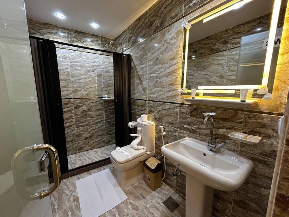 Pearl pyramids Inn