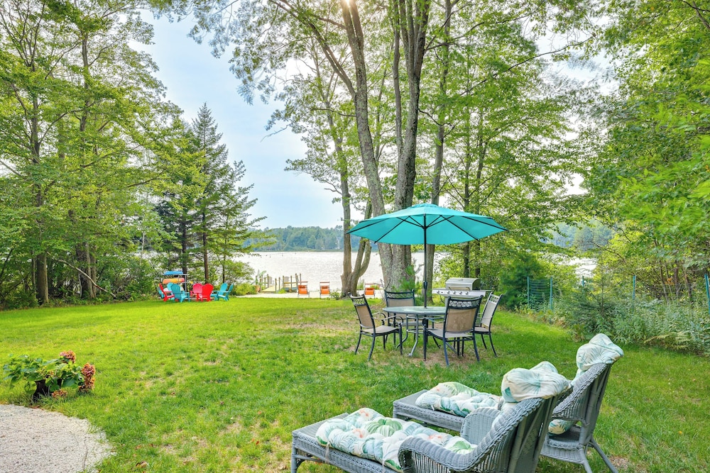 Luxe Lake House w/ Private Beach in Pocono Summit view 5