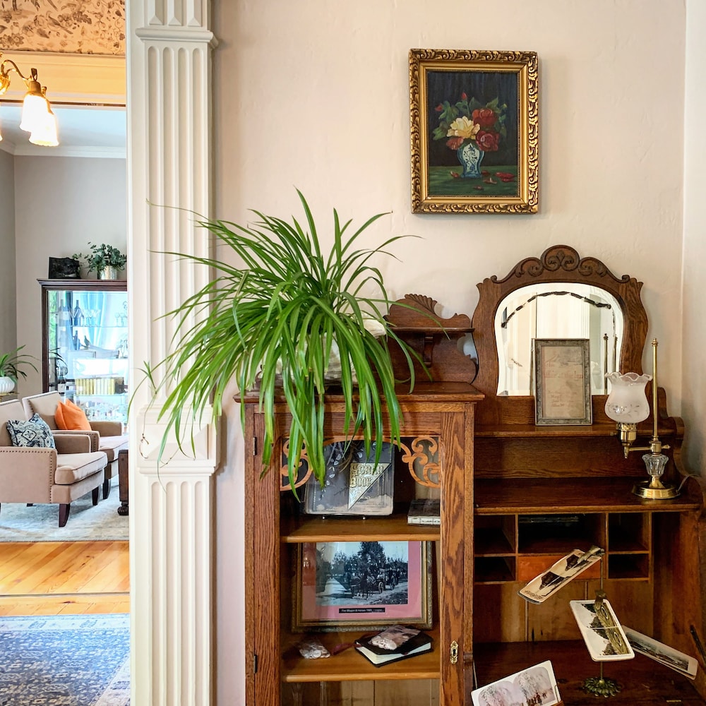 Ashland Vacations - McCall House Boutique Inn - Property Image 11