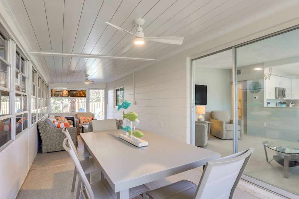 Walk to Beach: Pet-friendly Oasis on Manasota Key!