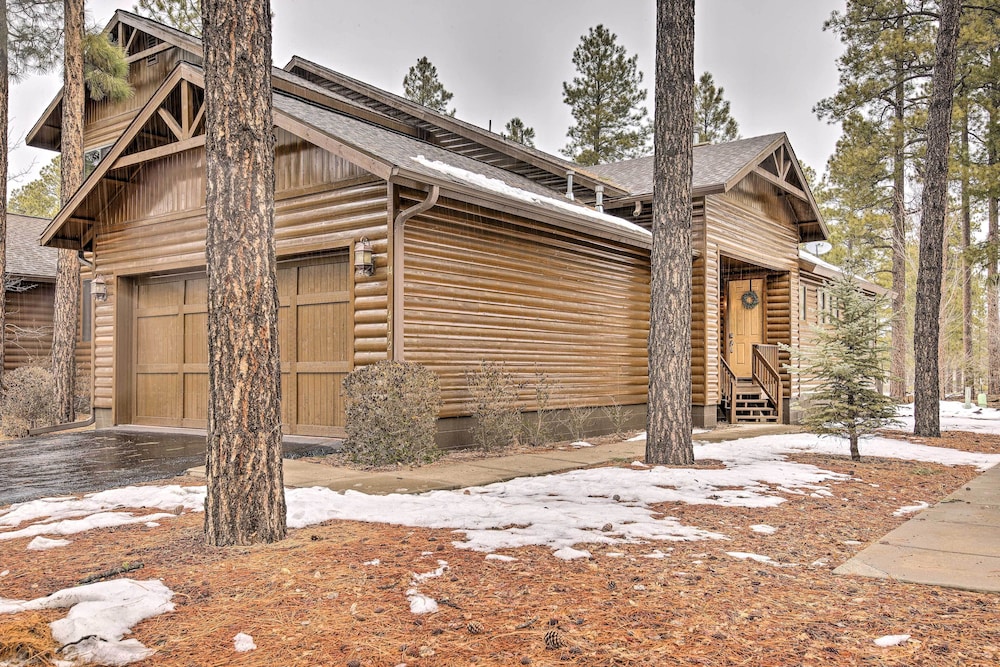 Deck & Gas Grill: Spacious Pinetop Cabin view 2