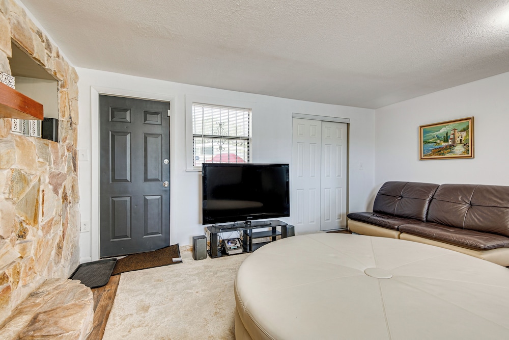 12 Mi to Beach: Home w/ Outdoor Dining in Cocoa!