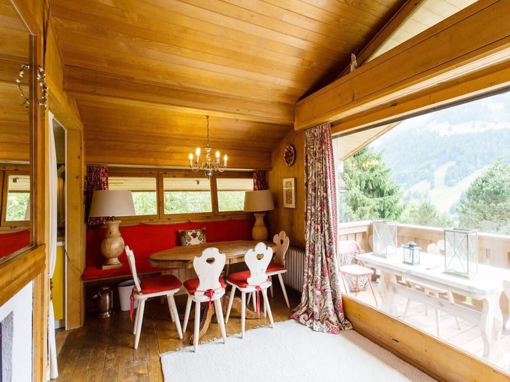 Cosy Chalet With top View