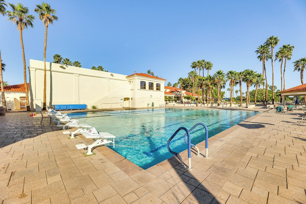 Val Vista Lakes Group Getaway: Lake & Pool Access!