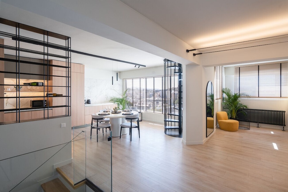 LIV - Terrasses de l Acropole