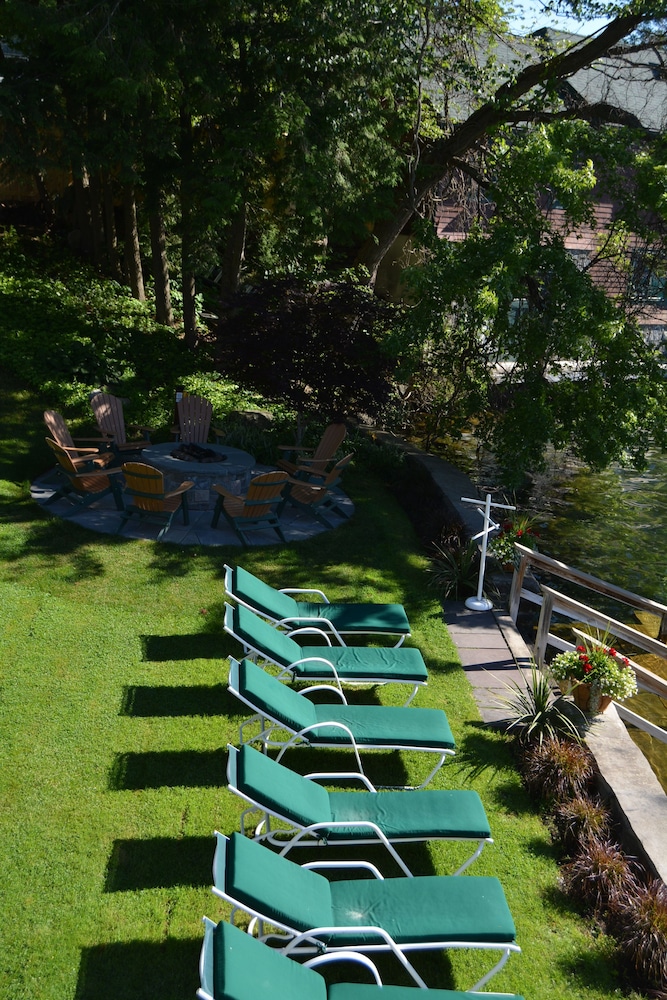 Boathouse Waterfront Lodging