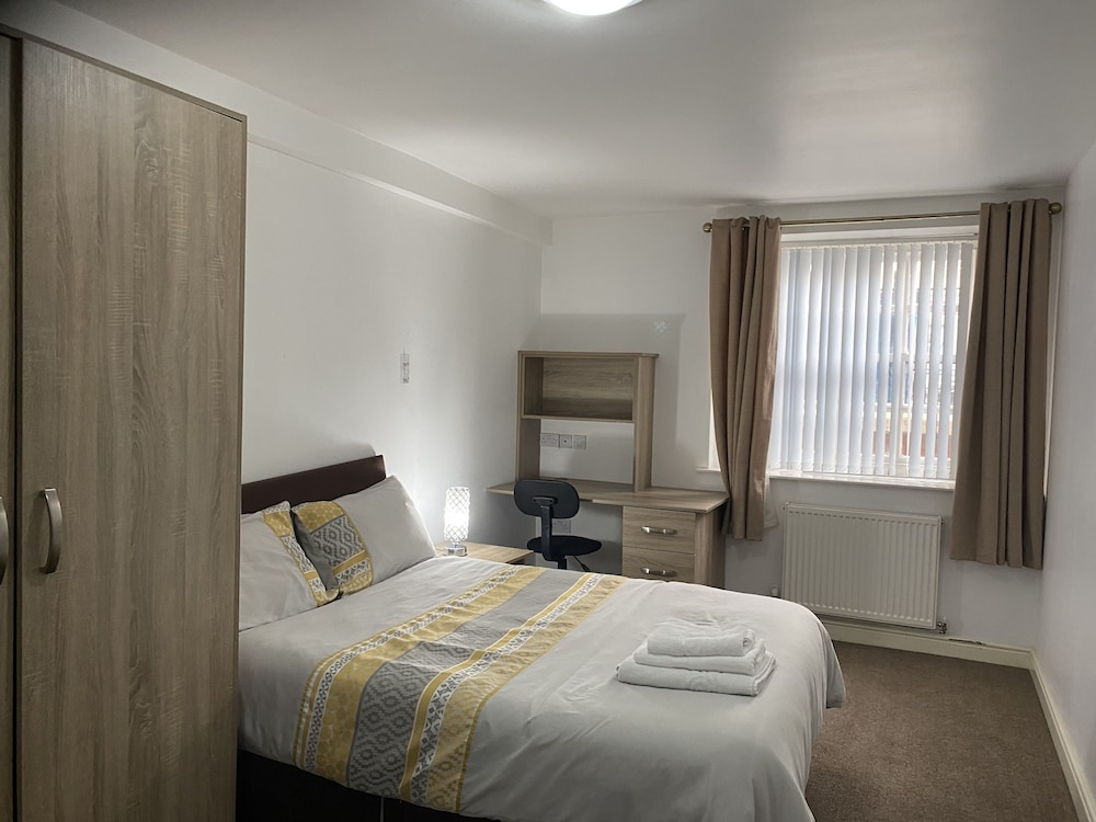 Inviting 3-bed Apartment in Stockton-on-tees view 4