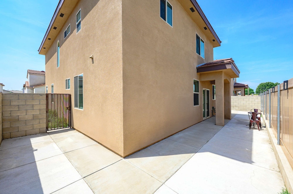 Modern Spacious Home Bright Family Group Friendly