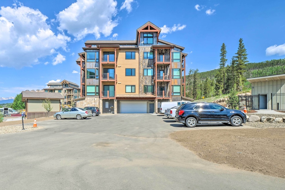 7 Mi to Arapahoe Basin Ski Area: Keystone Condo view 4