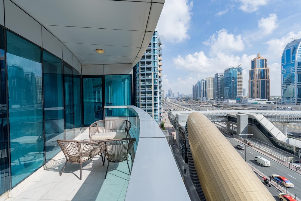 Dubai Marina - Stunning Huge 4 Bedroom Apts Near JBR - Gym - Pool - Parking by Sojo Stay