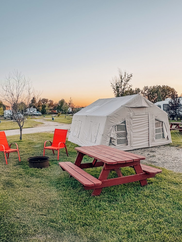 Cozy Safari Tent at Prairie Junction