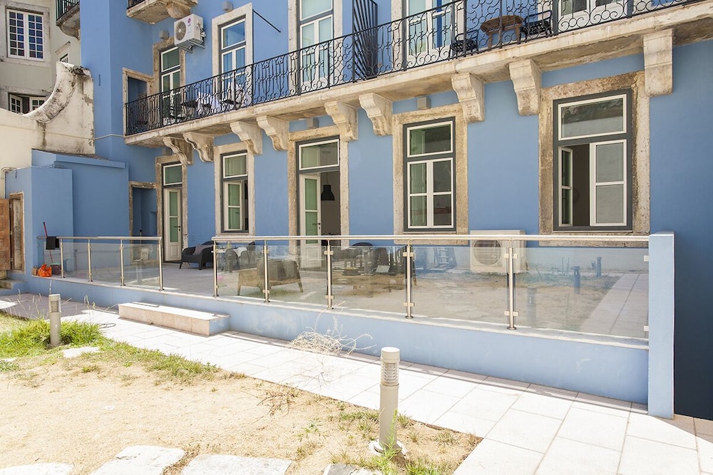 JOIVY Stylish 2BR Apt w/balcony at the heart of Baixa