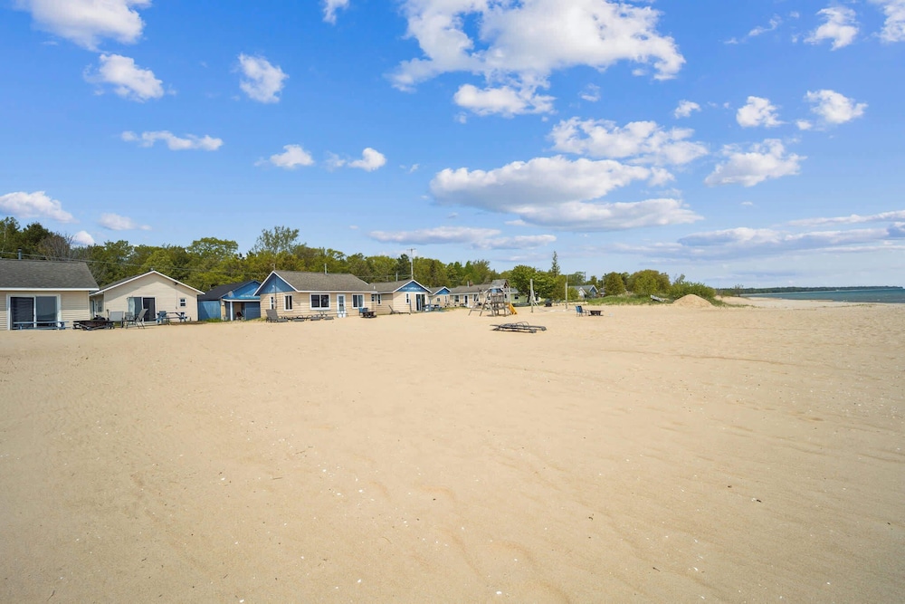 Barefoot Beach Resort